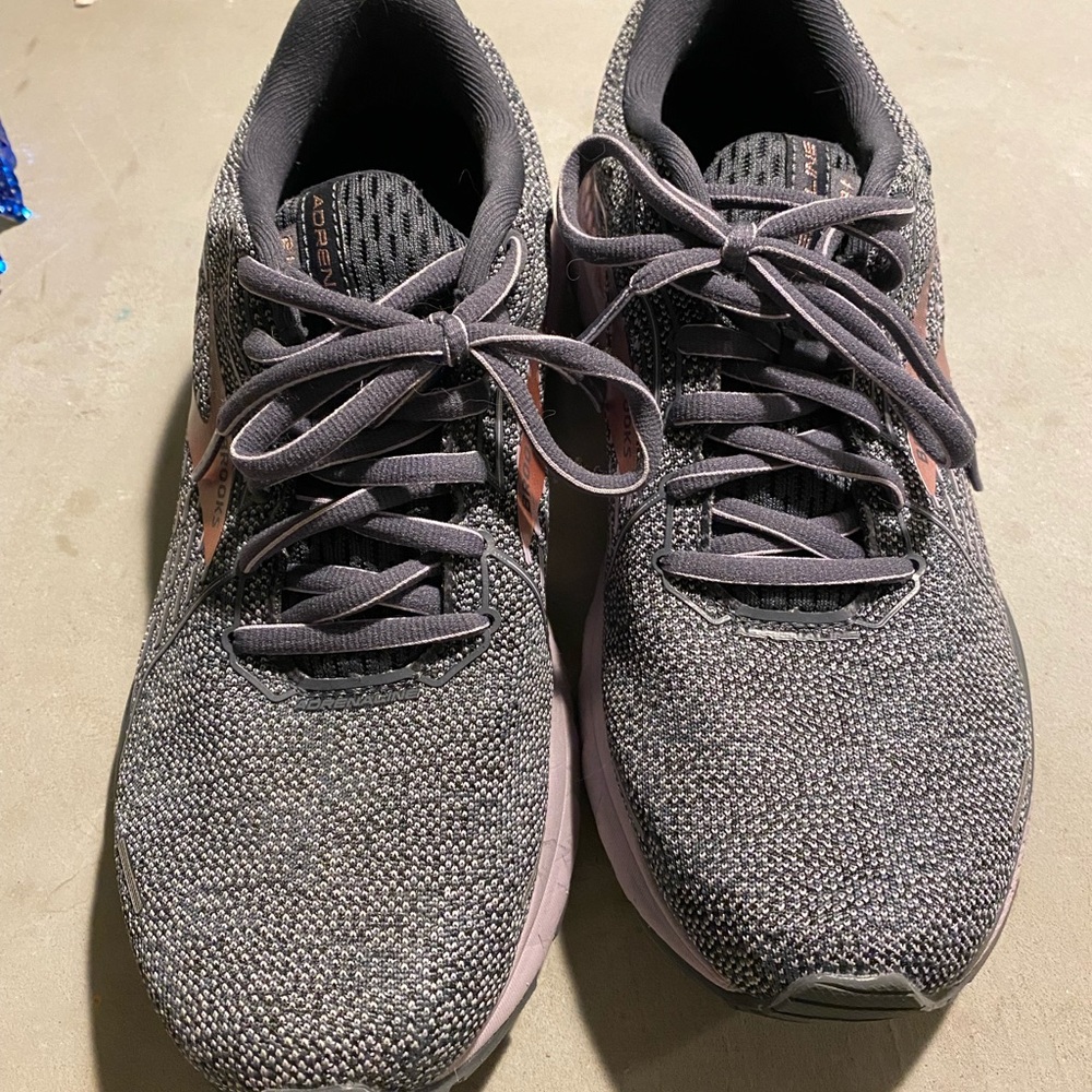 Brooks women shoes
